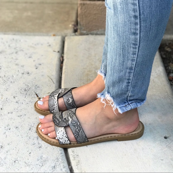 CLEARANCE-FIRM‼️Sugar Snakeskin Slip On’s - Picture 6 of 8